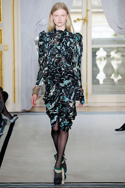 Look 18